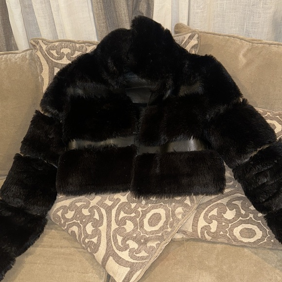 Ultra Sexy crop reversible Fur Leather - Picture 2 of 8